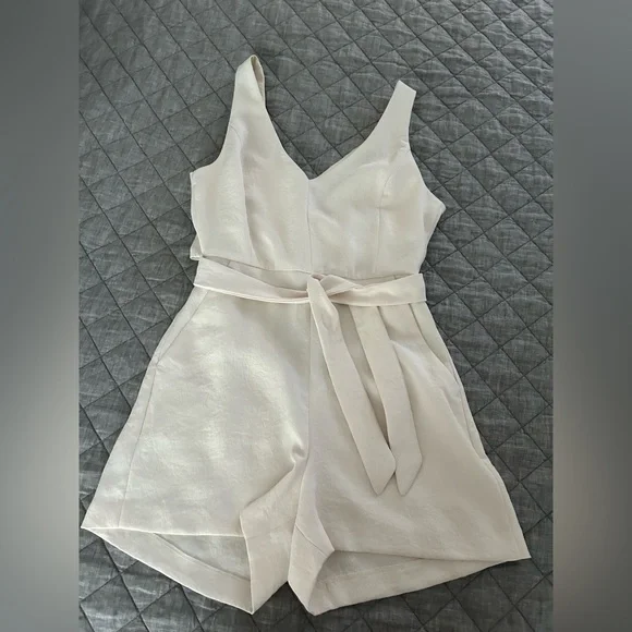 Aritzia Wilfred shorts jumper. - Picture 6 of 9